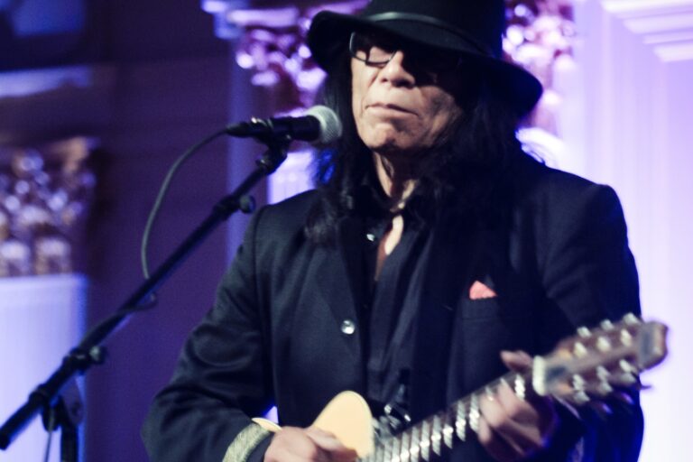 Rodriguez, ‘Sugar Man’ singer with an aura of thriller, dies at 81