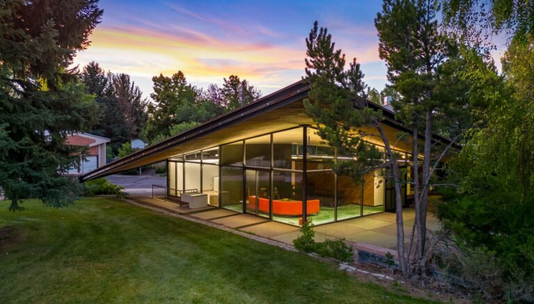 Housing market: The ‘60’s glass house in Utah that’s on Zillow Gone Wild