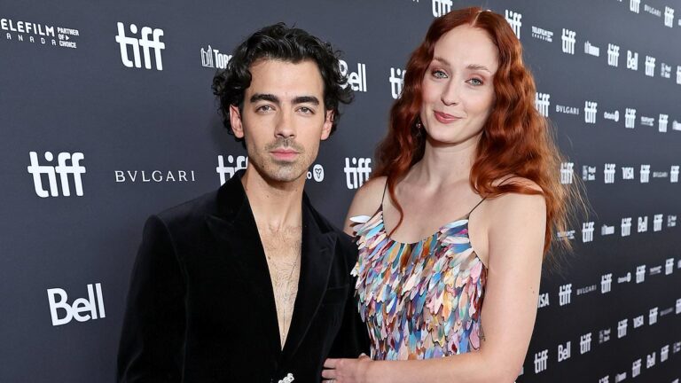 EXCLUSIVE: Sophie Turner and Joe Jonas comply with briefly maintain youngsters in New York amid bitter divorce battle