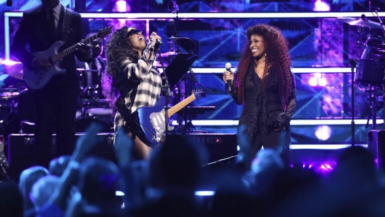 Sheryl Crow, Missy Elliott and Chaka Khan make the group go wild at Rock & Roll Corridor of Fame