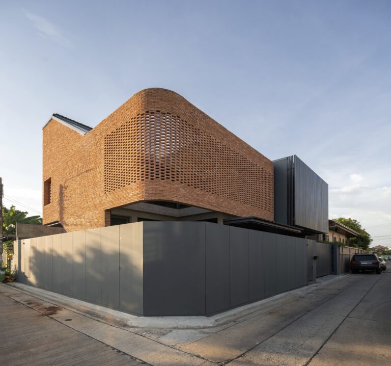 MYJ Home / BodinChapa Architects