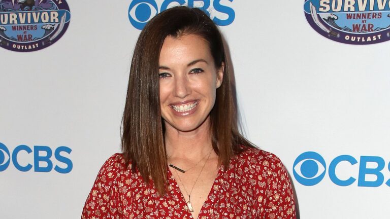 Survivor star Parvati Shallow, 41, comes out as homosexual as she kisses comic Mae Martin, 36, in candy snaps: ‘We’re right here. We’re queer’