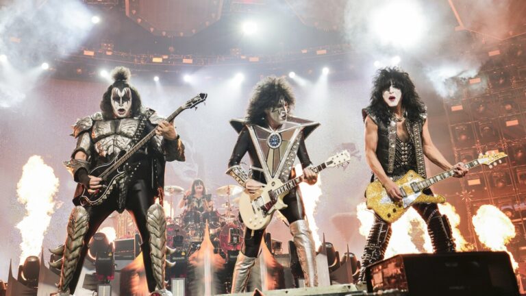 Kiss turns into first US band to go digital, bids farewell to dwell touring