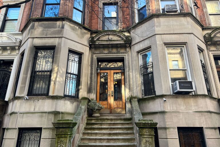 As “You have Received Mail” turns 25, this is what I sorely missed on a strolling tour of its NYC areas