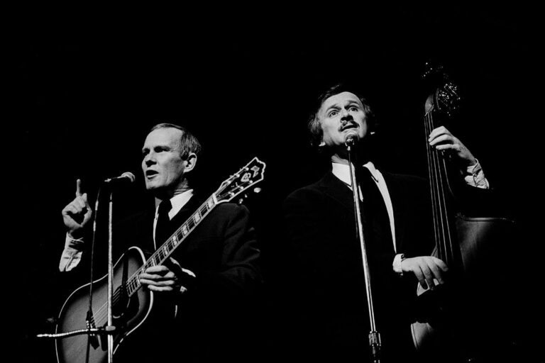 Tom Smothers, of the Smothers Brothers comedy music duo, dies at 86