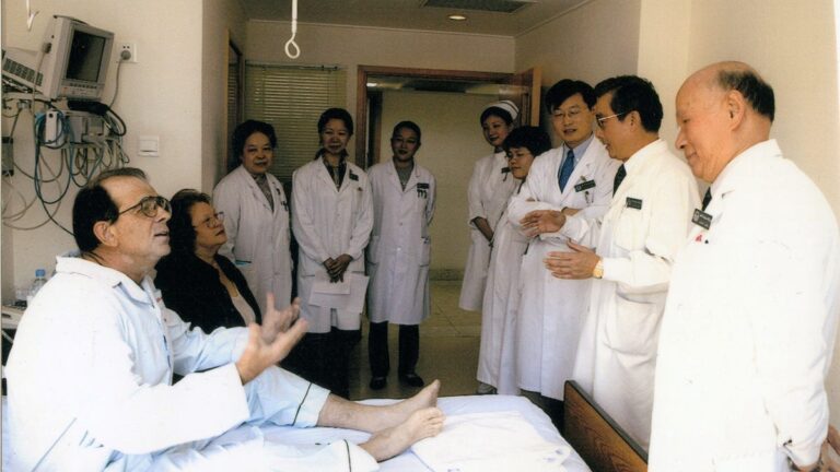 Gordon Elliot writes guide about near-fatal coronary heart assault in China