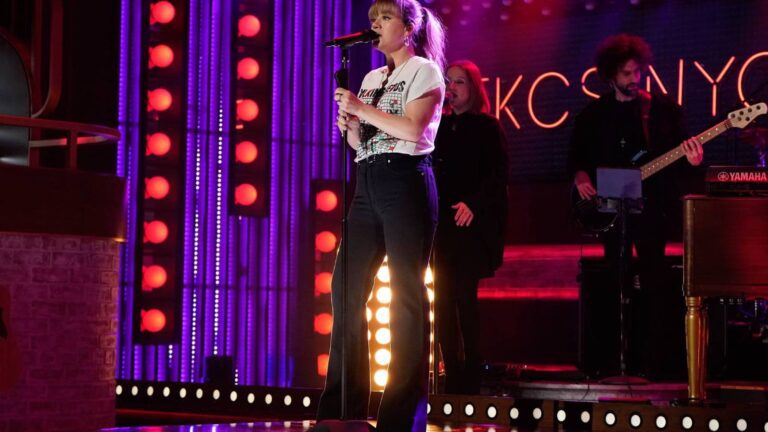 Kelly Clarkson Covers ‘Mysterious Methods’ by U2: Watch