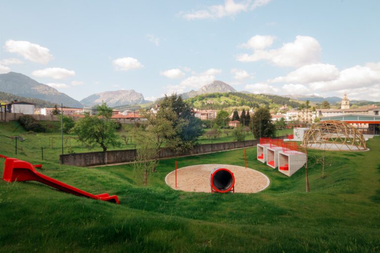 San Antonio Major Faculty 2.0. Exterior Space / ELE Arkitektura