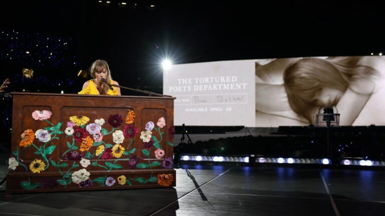 Taylor Swift Reveals Alternate Version of New Album With ‘Bolter’ Music