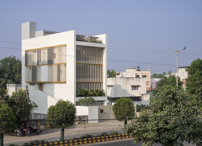 Plot 33 Residence and Studio / playball studio